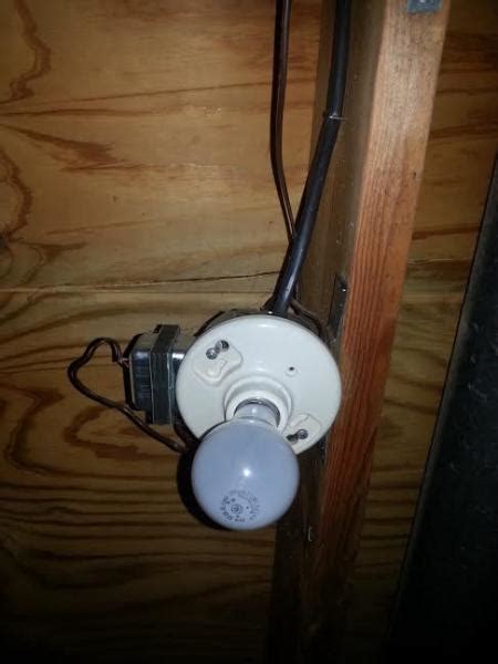 electrical gang box has power lightbulb won't light|basement light fixture not working.